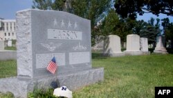 马里兰州安纳波利斯海军官校拉森海军上将的墓地。麦凯恩参议员将下葬在拉森的目的旁边