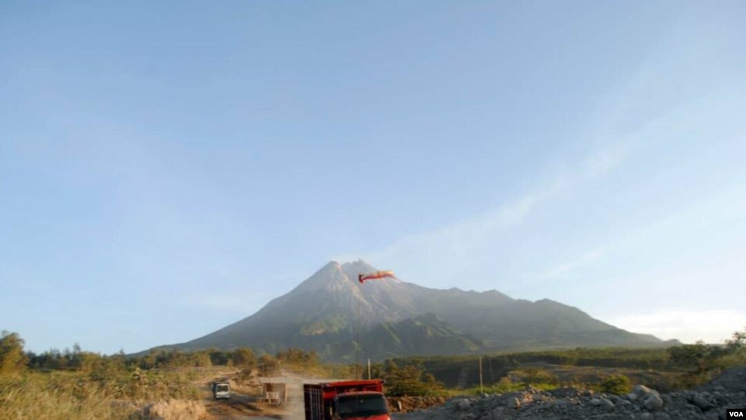 Merapi (VOA/Nurhadi Sucahyo)