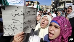 Protesters from opposition parties and labor unions shout anti-government slogans in Amman, January 28, 2011