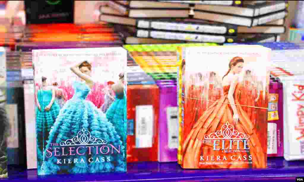 کتب میلے اردو اور انگریزی فکشن کی کتب بھی فروخت کیلئے موجود ہیں