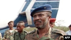 Faustin Munene, à l'époque vice-ministre congolais de l'Intérieur, arrive à l'aéroport de Matadi le 30 août 1998