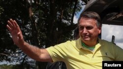 ARCHIVO - El expresidente de Brasil, Jair Bolsonaro, asiste a la feria Agrishow, en Ribeirao Preto, Brasil, el 1 de mayo de 2023.