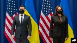 美国副总统哈里斯与乌克兰总统泽连斯基在慕尼黑举行双边会谈（2022年2月19日）