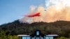 Pesawat menjatuhkan bahan kimia untuk mengatasi kebakaran hutan di Calistoga, California, 27 September 2020.