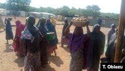 Some internally displaced women are collecting food supplies at Durumi camp, Abuja. January 1, 2020. (T. Obiezu/VOA)