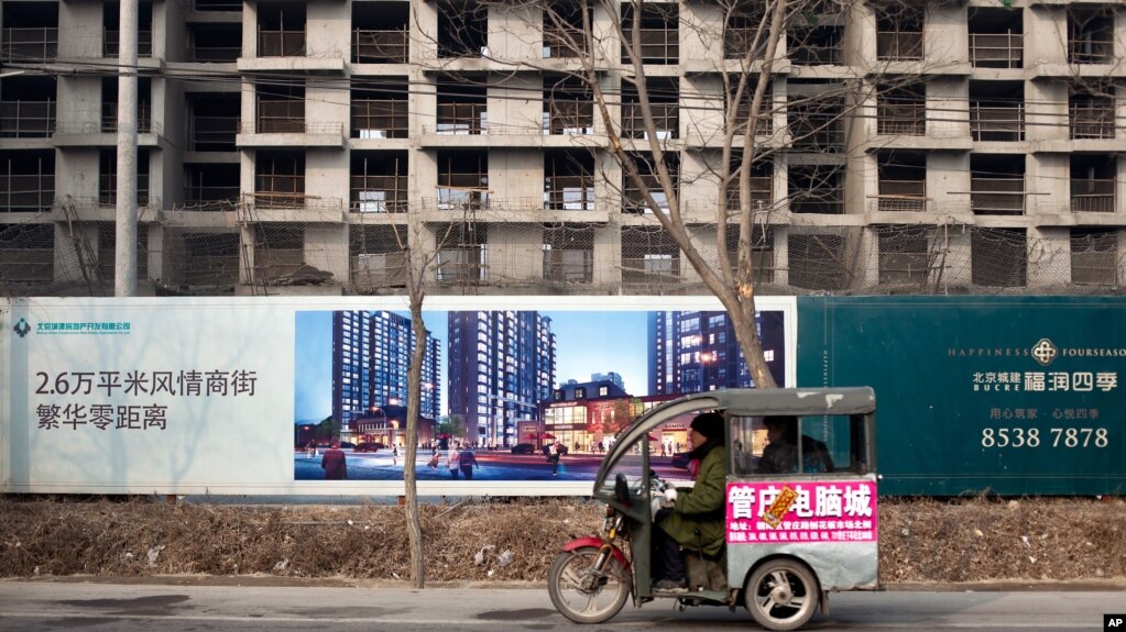 یک آپارتمان ناتمام در شهر پکن، چین (آرشیو)