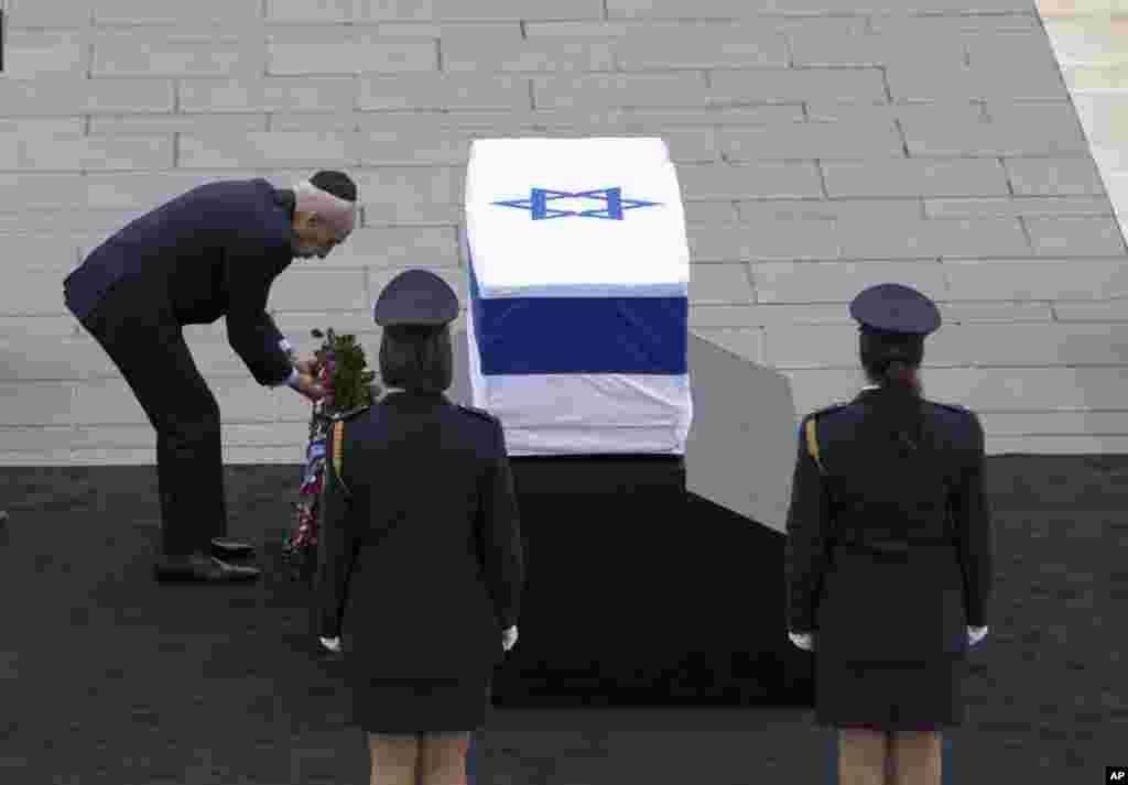 Ultra-Orthodox Jews line up to vote in Bnei Brak, Israel, March 17, 2015.