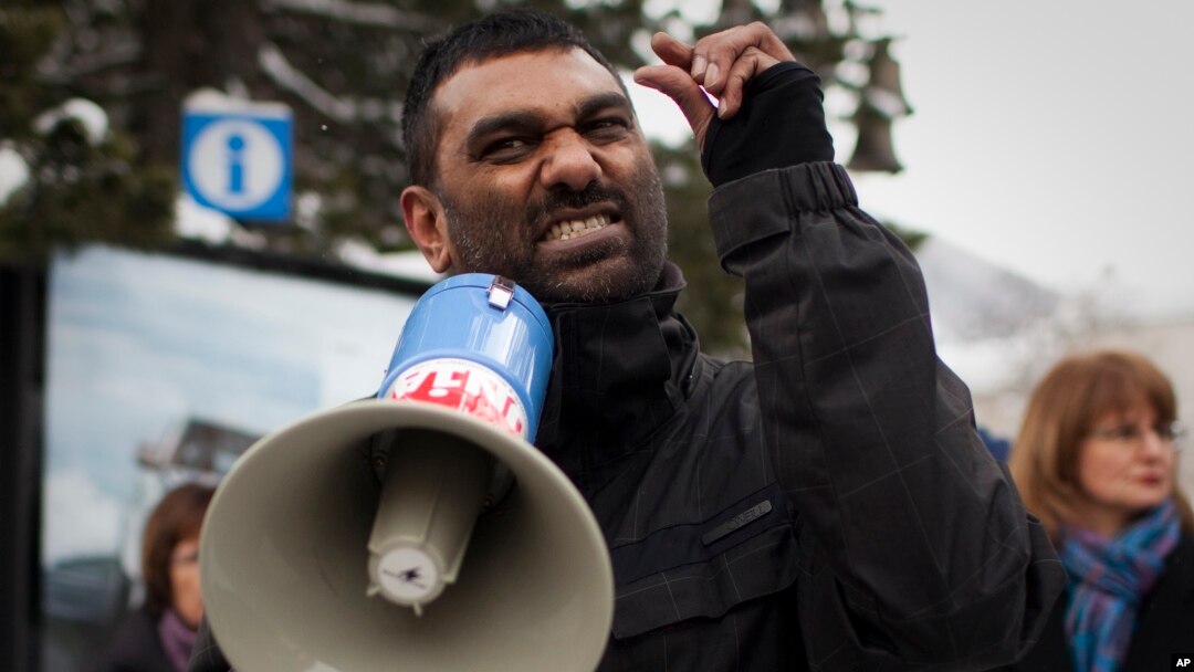 Ông Kumi Naidoo, Giám đốc Điều hành của Tổ chức Hòa Bình Xanh Quốc tế nói rằng các nhà hoạt động bị cầm tù vì đã rọi một ngọn đèn sáng vào thái độ thiếu trách nhiệm của tập đoàn dầu khí Gazprom