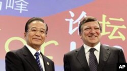 외국 지도자들과 활발한 외교접촉을 벌이는 원자바오 총리