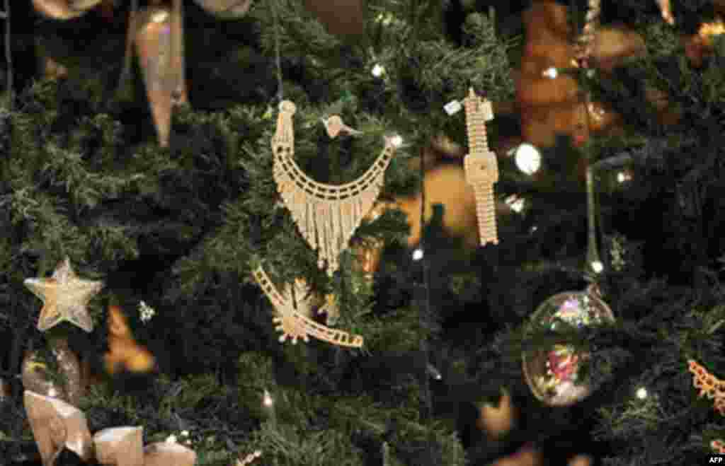 Jewellery decorates an 11-million-dollar Christmas tree at the Emirates Palace hotel in the Emirati capital Abu Dhabi, UAE, 15 Dec 2010