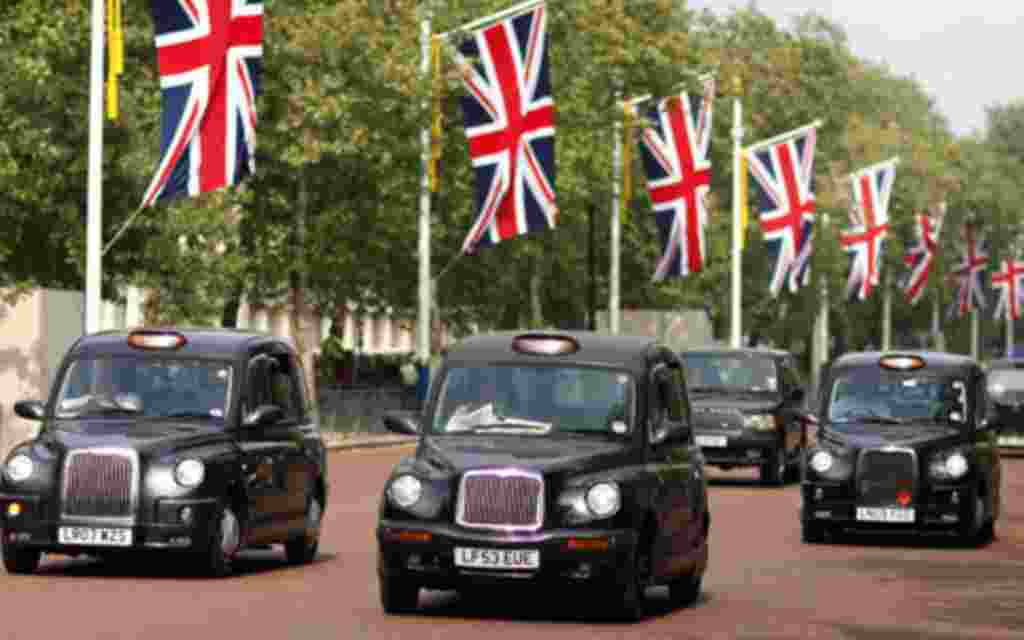 Black taxi cabs travel along a road in central London April 28, 2011, one day before the wedding of Prince William and Kate Middleton. REUTERS/Marcelo del Pozo (BRITAIN - Tags: ROYALS SOCIETY)