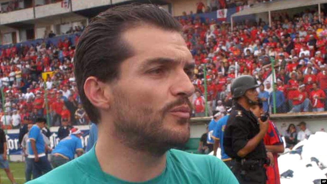Archivo - El empresario mexicano Carlos Ahumada Kurtz es visto en esta foto del 28 de abril de 2004 en la ciudad de León, México.
