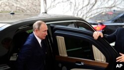 Russian President Vladimir Putin arrives for a conference on Libya at the chancellery in Berlin, Jan. 19, 2020.