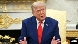 美国总统唐纳德·特朗普在白宫椭圆形办公室会见黎巴嫩总统约瑟夫·奥恩时发表讲话。(2026年7月21日)