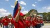 ARCHIVO - Un grupo de venezolanos participa de un desfile durante el acto de celebración del Día de la Bandera en Caracas.