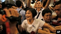 Pro-Beijing demonstrators try to approach pro-democracy protesters outside a government office in the Admiralty district in Hong Kong, Oct. 7, 2014. 