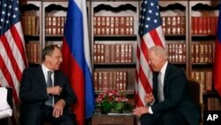 Wapres AS Joe Biden mengadakan pertemuan terpisah dengan Menteri Luar Negeri Sergei Lavrov di sela-sela Konferensi Keamanan di Munich, Jerman, meski ada saran awal agar Lavrov, Biden, Brahimi, dan al-Khatib bertemu di Jerman selatan, Sabtu (2/2).