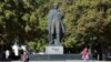 بنای یادبود شاعر اوکراینی «تاراس شوچنکو» در جریان درگیری روسیه و اوکراین در منطقه اشغال شده لوهانسک، اوکراین - ۲۰ سپتامبر ۲۰۲۲ (۲۹ شهریور ۱۴۰۱)