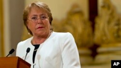 La presidenta chilena Michelle Bachelet afirmó que no planea renunciar y que seguirá en sus esfuerzos para mejorar el país.