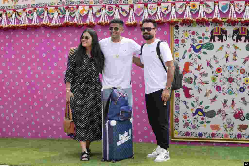 &nbsp;راشد خان، عضو تیم ملی کرکت افغانستان، در مراسم عروسی پسر موکیش امبانی، تجارت پیشه و میلیادر هندی &nbsp;