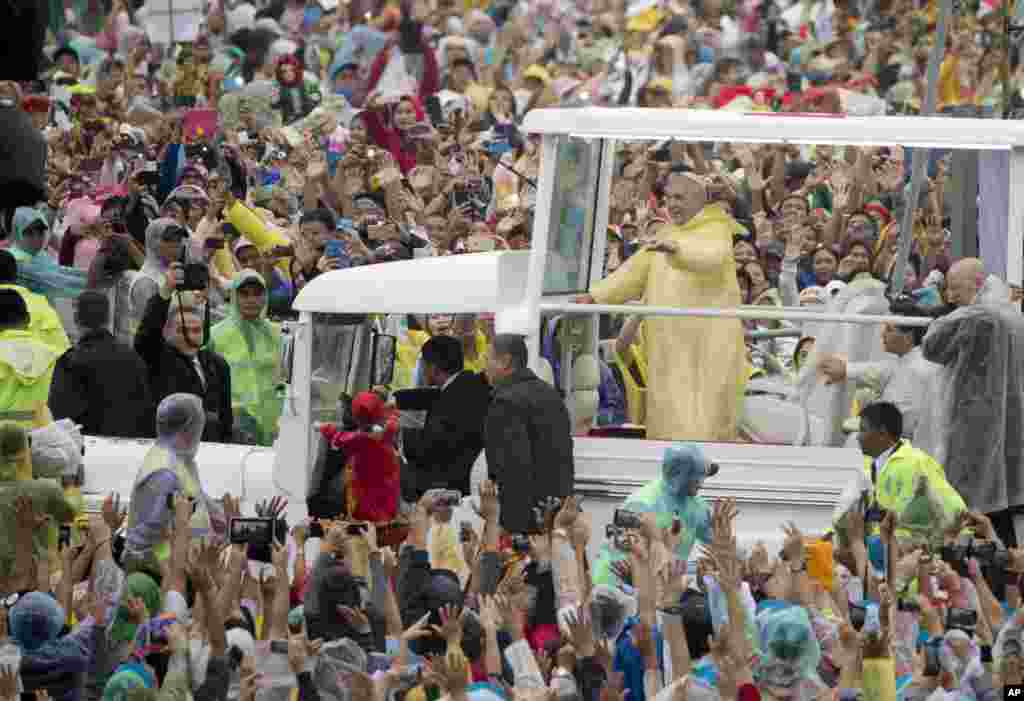 Pope Francis arrives for a Mass at Rizal Park in Manila, Philippines, Jan. 18, 2015.