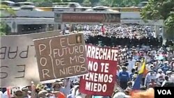 Masivas manifestaciones estudiantiles se han desplegado en las calles de Caracas, en los últimos días.