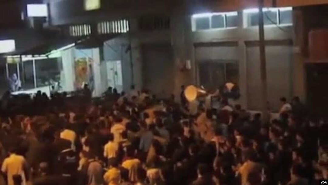 Demonstrasi anti-Presiden Bashar Al-Assad di Suriah, Rabu (26/10).
