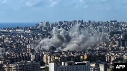 Asap membubung dari kawasan permukiman di selatan Kota Beirut, Lebanon, setelah serangan Israel pada Jumat, 20 September 2024. (Foto: AFP)