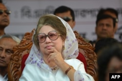 Pemimpin oposisi utama Bangladesh dan ketua Partai Nasionalis Bangladesh (BNP) Khaleda Zia menghadiri rapat umum di Dhaka pada 20 Januari 2014. (Foto: AFP)