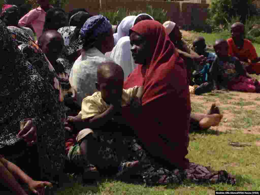 Wadannan 'yan gudun hijiran su suka fi samun hare-hare daga 'yan Boko Haram fiye da kowa ciki ko wajen jihar Borno, Yuni 3, 2014.