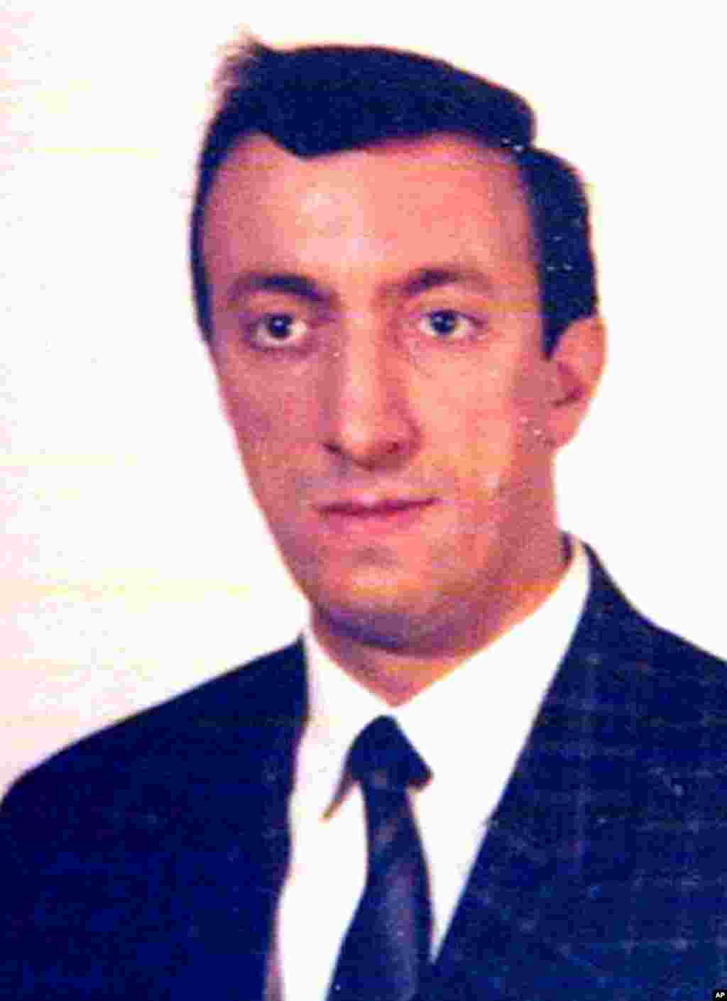 1月13号(没有说明年代)，39岁的Alfredo Ormando在圣彼得堡广场自焚，抗议对同性恋者的歧视。 (Reuters)