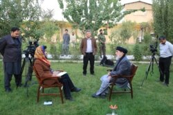 Gulbuddin Hekmatyar speaks to VOA on the grounds of his home in Kabul, Afghanistan, Oct. 7, 2019.