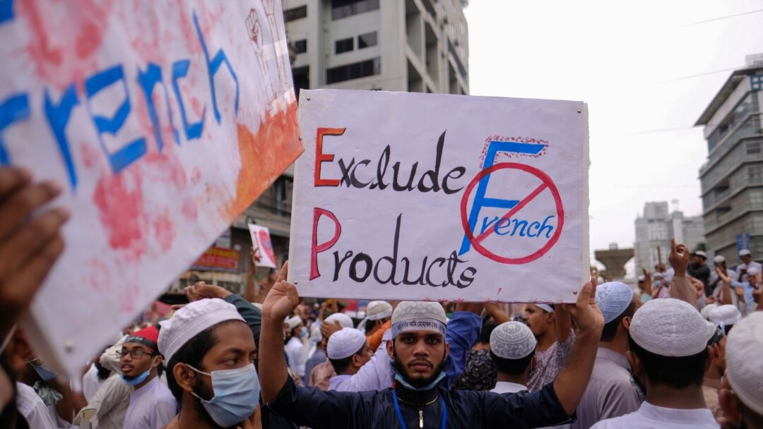 Protest muslimana u Bangladešu zbog podrške predsednika Francuske sekularnim zakonima koji dozvoljavaju karikature proroka Muhameda, 2. novembra 2020.