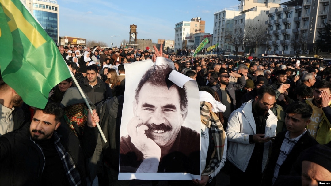 VOA Türkçe’ye konuşan yorumcular, sürecin akamete uğrama ihtimalinin az olduğu görüşünü dile getirdi ancak devletin de adım atması gerektiğine vurgu yaptı.