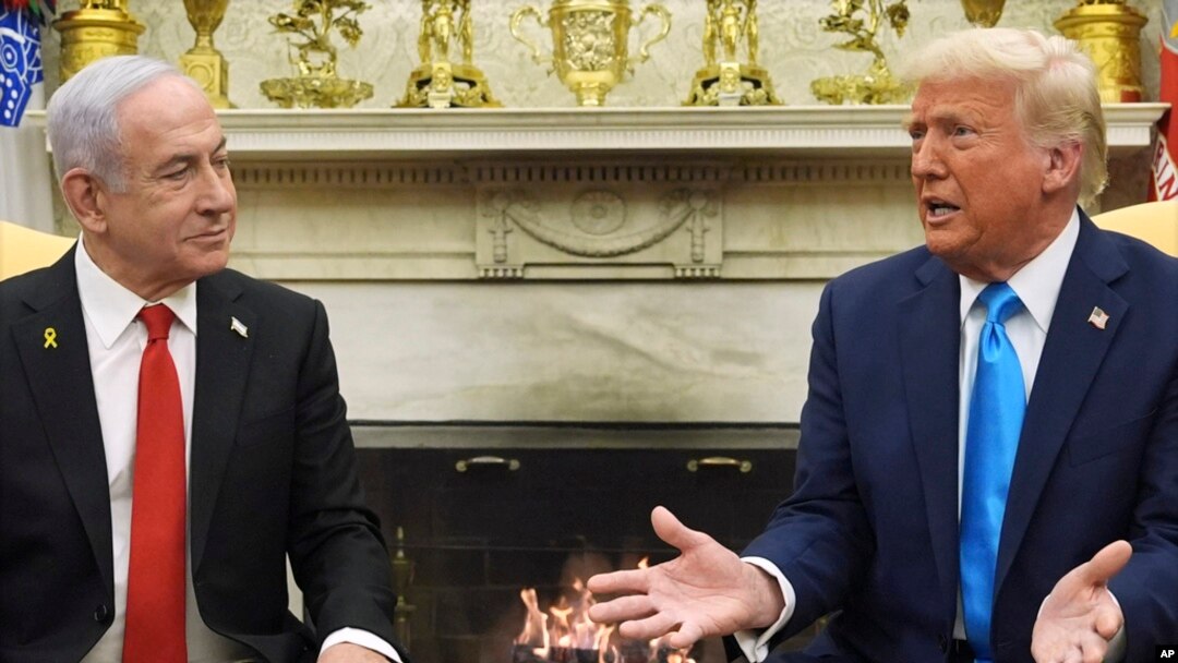 El presidente Donald Trump se reúne con el primer ministro de Israel, Benjamin Netanyahu, en el Despacho Oval de la Casa Blanca, el martes 4 de febrero de 2025, en Washington. 