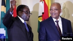 Robert Mugabe (esq) e Jacob Zuma 