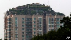 Bizarna vila na vrh solitera u Kini