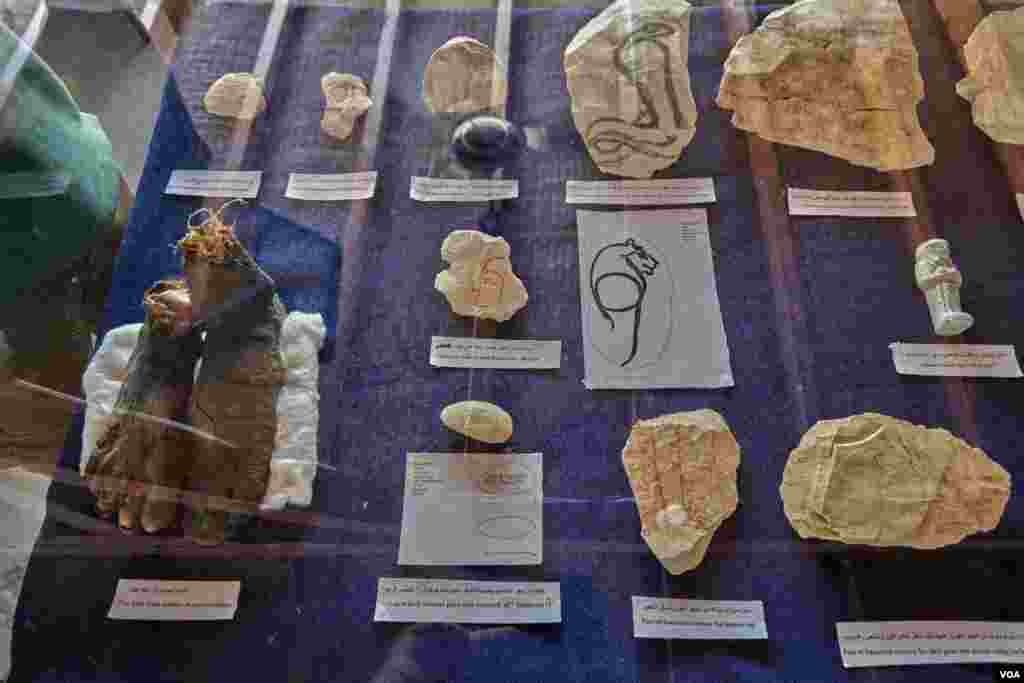 Among the findings were mummified feet and limestone ostraca (pottery fragments that contain inscriptions) that hold academic and historic value. (H. Elrasam/VOA)