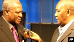 Mataimakin kasar Ghana, John Dramani Mahama (L) da Aliyu Mustapha, VOA (R)