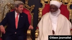  John Kerry, sakataren harkokin wajen Amurka da Mai Martaba Sarkin Musulmi Sa'ad Abubakar III a fadar sarkin dake Sokoto 