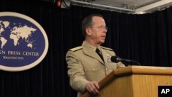 기자회견을 갖는 마이크 멀린(Mike Mullen) 미 합참의장