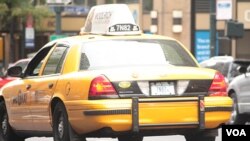 En el programa gira en torno a un taxi insospechado que transporta pasajeros al azar a quienes luego les hace saber que participan de un programa de pruebas.