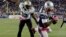El recibidor Kenbrell Thompkins (85) captura el ovoiden sobre la línea de gol en la última jugada que dio la victoria a los Patriotas sobre los Santos, 27 a 23.