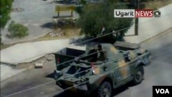 Suasana mencekam terasa di seluruh penjuru Suriah, dengan tank-tank militer berpatroli di jalanan kota-kota negara ini.