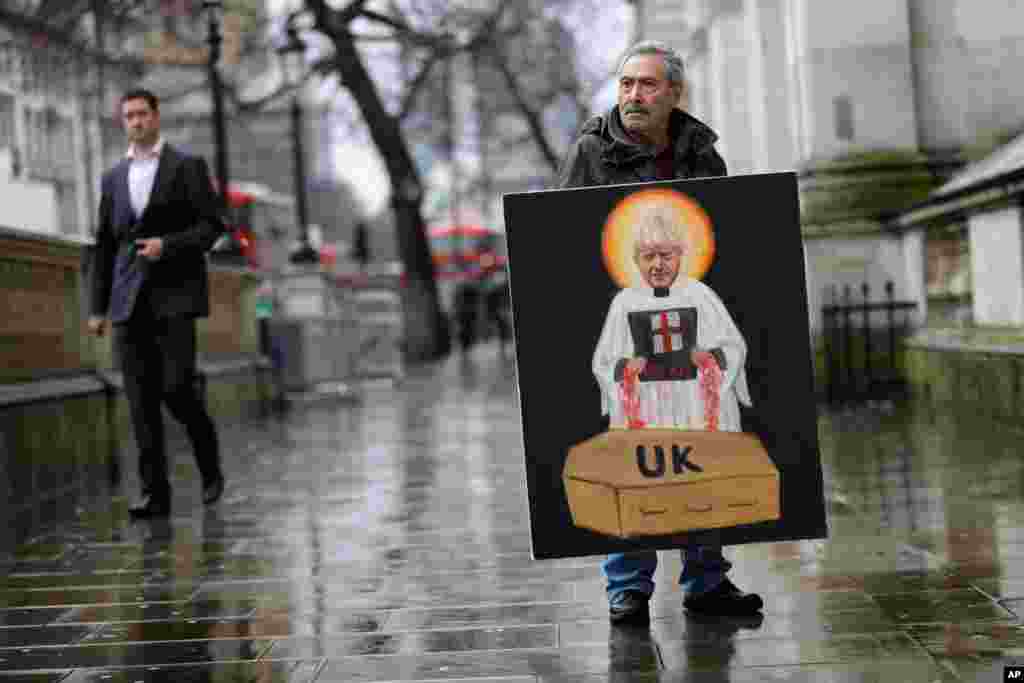 Artist Kaya Mar displays a painting of Britain&#39;s Prime Minister Boris Johnson in Westminster in London.