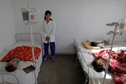 2011년 10월 북한 황해남도 해주의 한 병원에 어린이들이 영양실조로 입원해 있다. (자료사진)