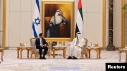 Presiden Israel Isaac Herzog diterima oleh Putra Mahkota Uni Emirat Arab Sheikh Mohammed bin Zayed al-Nahyan di Abu Dhabi, hari Minggu (30/1). 