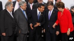 Los presidentes José Mujica (Uruguay), Sebastián Piñera (Chile), Ollanta Humala (Perú), Juan Manuel Santos (Colombia) y Dilma Rousseff (Brasil). 