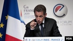 El presidente francés, Nicolás Sarkozy, dijo que hay que prevenir lo que denominó “caos democrático”.