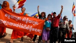 ព័ត៌មានពេលរាត្រី ២ ធ្នូ៖ ក្រុម​សង្គម​ស៊ីវិល​ជំរុញ​ឱ្យ​បើក​ទូលាយ​សិទ្ធិ​ពលរដ្ឋ និង​នយោបាយ មុន​ការប្រារព្ធ​ទិវា​សិទ្ធិ​មនុស្ស​អន្តរជាតិ